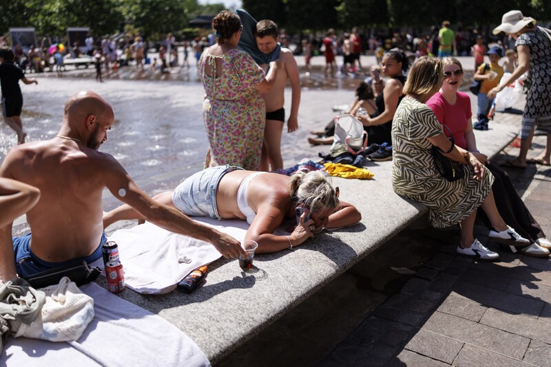 People are also looking to cool down in London
