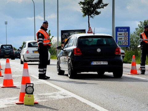 In de grensgemeenten, zoals hier in Lanaken, worden extra controles uitgevoerd naar aanleiding van invoering van de wietpas.