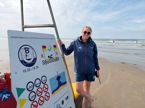 Mare Cattoor staat aan het hoofd van de reddingsposten in De Haan-Wenduine.