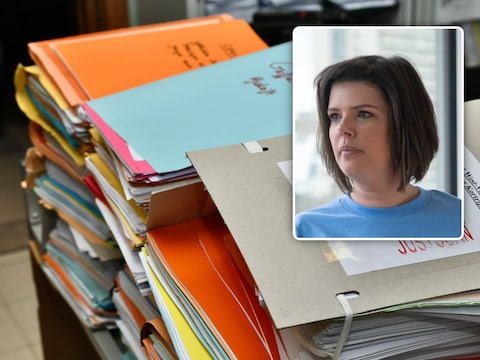 Advocaten moeten opnieuw hun documenten op papier binnenbrengen bij de rechtbank. Inzet: Annelies Laureyssens, voorzitter rechtbank van eerste aanleg