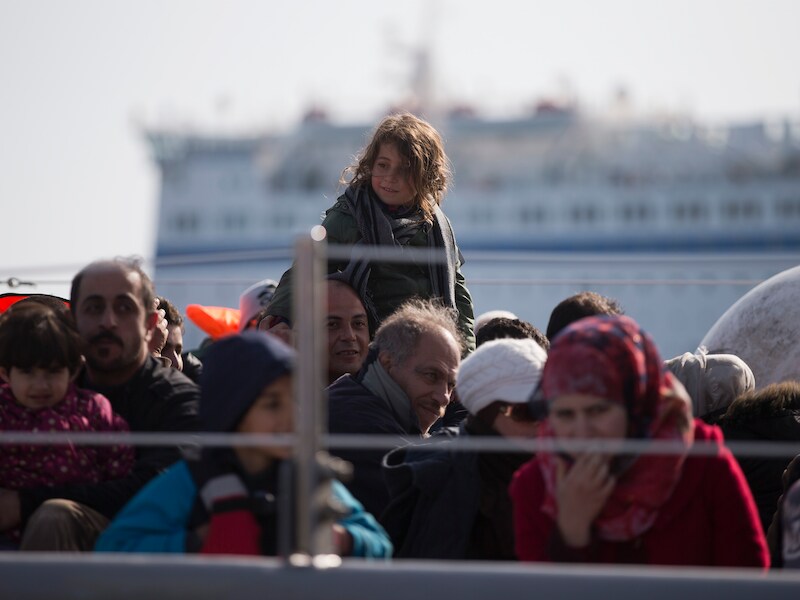 Vluchtelingen arriveren in Griekenland. In 2015 verplaatste de vluchtelingenstroom zich grotendeels van de Italiëroute naar de meer oostelijke route tussen Turkije en Griekenland.