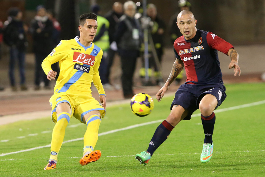 Onze landgenoot Nainggolan zit op de huid van Callejon.