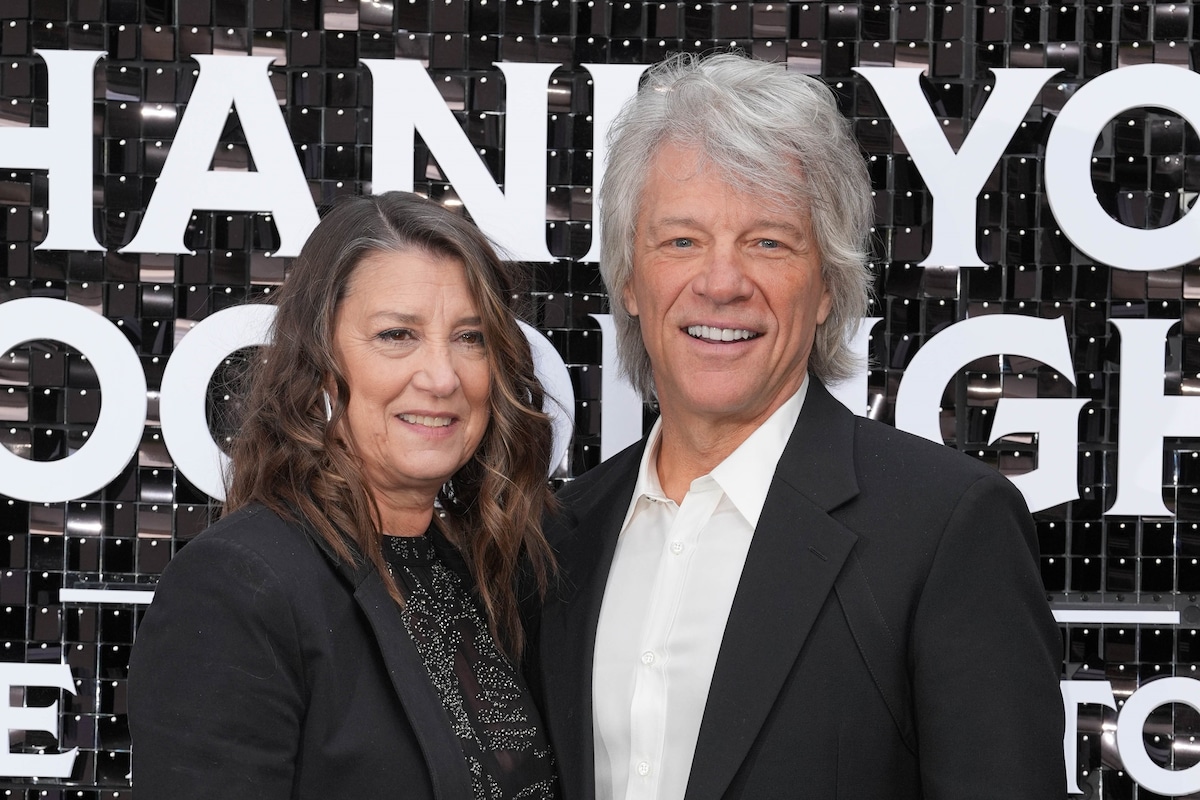 Bon Jovi biecht voor het eerst op dat hij zijn vrouw meerdere malen  bedroog: “Ik heb wel 100 meisjes gehad” | Celebrities | HLN.be
