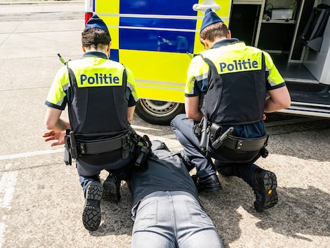 (illustratiebeeld) De arrestant verzette zich waarbij een agent gewond raakte.