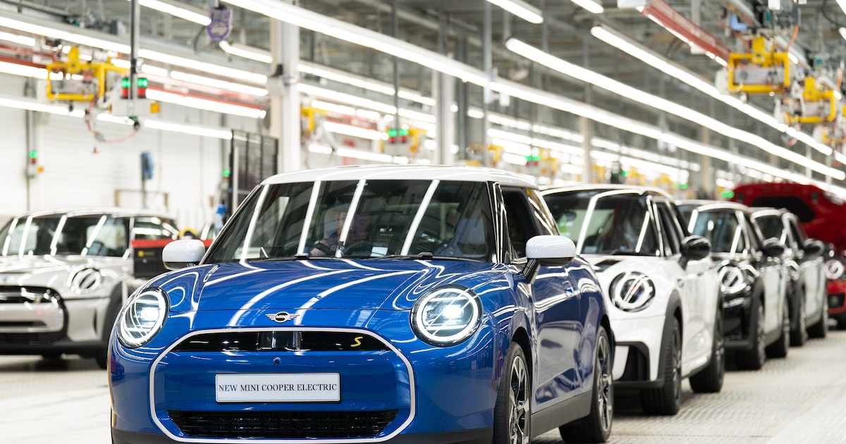 BMW stelt productie nieuwe elektrische Mini Cooper in Oxford Mini ...