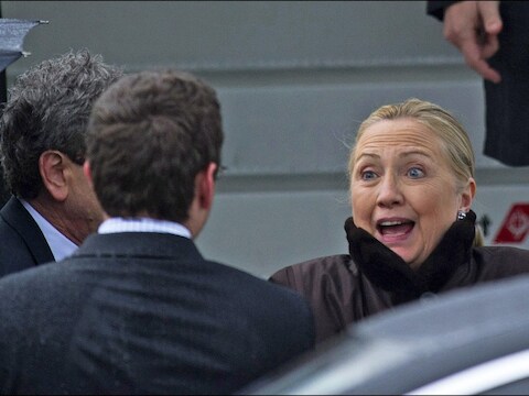 De Amerikaanse ambassadeur Gutman wachtte Clinton op.