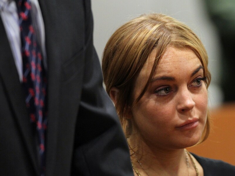 Lindsay Lohan maakte een verveelde en onverzorgde indruk in Los Angeles.