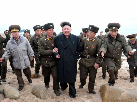 De Noord-Koreaanse leider Kim Jong-Un bracht een bezoek aan zijn troepen.