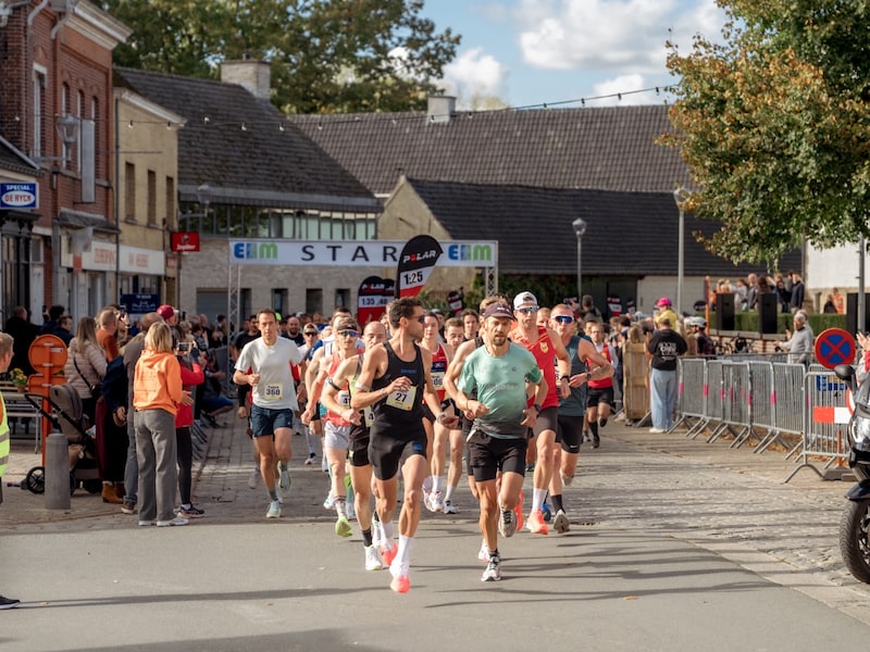 Er namen maar liefst 850 lopers deel aan de Halve Marathon van Erpe-Mere.