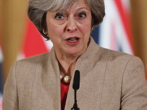 De Britse premier Theresa May zou dinsdag verkondigen bereid te zijn met een harde brexit.