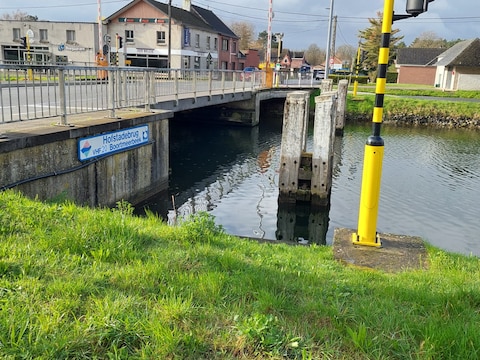 De Hofstadebrug is tijdelijk afgesloten.