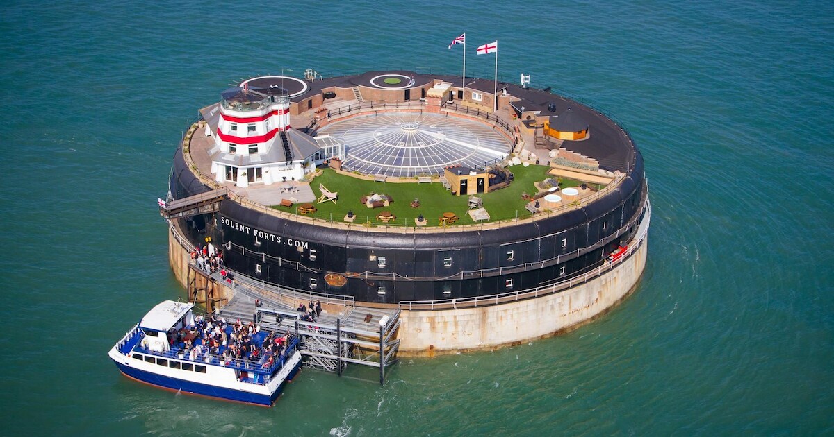 Luxueus fort met helikopterplatform en rol in ‘Doctor Who’ zoekt koper voor 1,7 miljoen euro