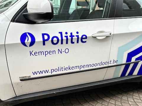 Politie Kempen Noord-Oost neemt in Arendonk een crossmotor in beslag na nachtelijke overlast. De bestuurder werd geïdentificeerd.