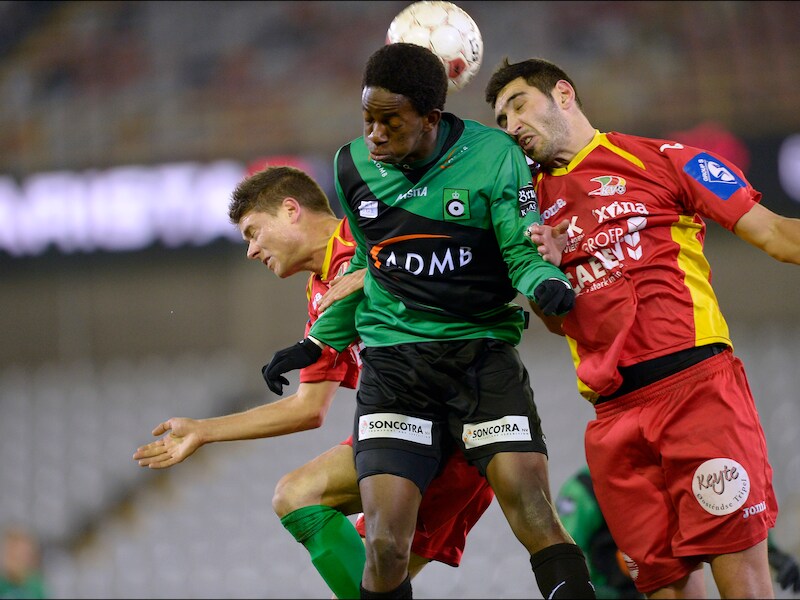 Dequaire (r) in duel met Bakenga in de kwartfinale van de beker van vorig jaar.