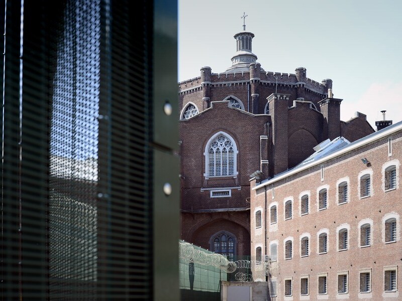 De zes worden vanaf morgen ondergebracht in de gevangenis van Sint-Gillis, in afwachting van hun uitlevering aan Marokko.