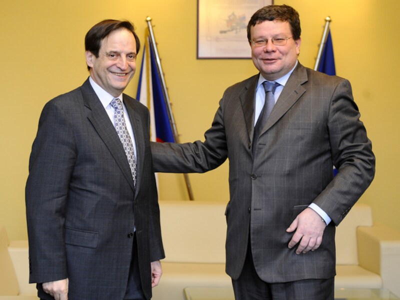 Volgens de Tsjechische minister van Defensie, Alexandr Vondra, werd de verantwoordelijke voor de inval geschorst.