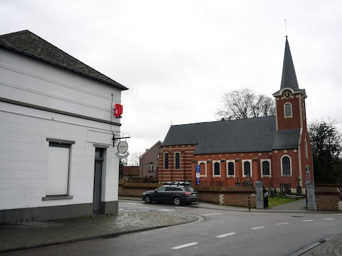 Donderdagavond komen de Kerkpoortzangers een laatste keer samen aan de poort van de Heilig Kruiskerk in Korbeek-Lo