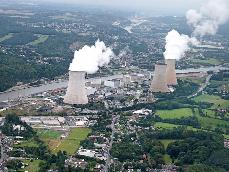 De kerncentrale van Tihange (Hoei) vanuit de lucht.