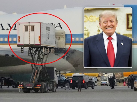 Cateringwagen geparkeerd bij Air Force One op het tarmac terwijl de colonne met de Amerikaanse president Donald Trump arriveert om te vertrekken na de NAVO-top in Ankara, Turkije, 8 juli. Inzet: Donald Trump.