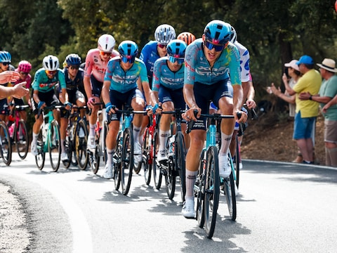 De renners worden gehoord: organisatie van Vuelta kort etappe 15 in tot 110 kilometer vanwege extreme hitte
