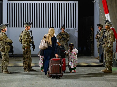 Amerikaanse soldaten op de luchthaven van Kaboel