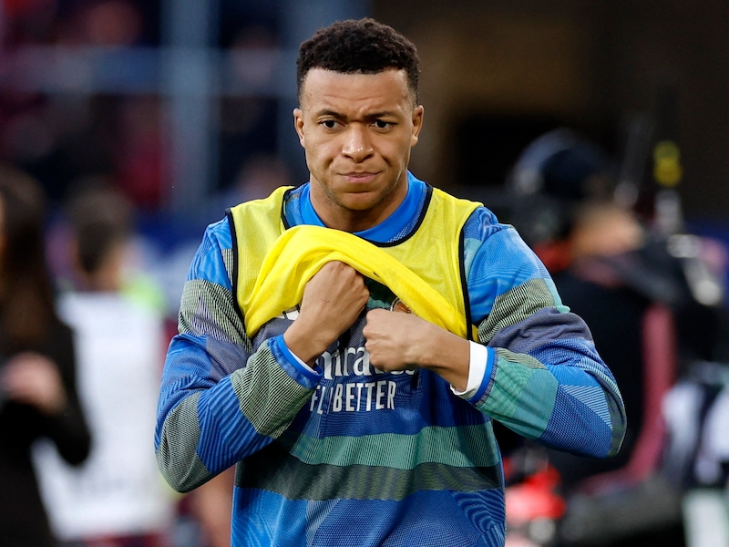 Onvrede over medische staf van Real Madrid: Kylian Mbappé zoekt hulp in eigen land door aanhoudende knieproblemen