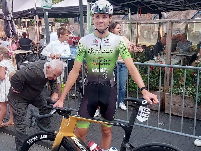 Mathis De Waele zet massaspurt naar zijn hand in Ingelmunster: “Ik heb nooit beter gereden dan de laatste weken”