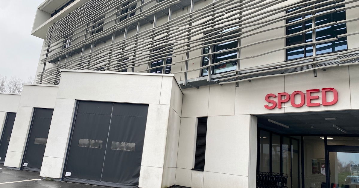 Fietser aangereden door bestelwagen