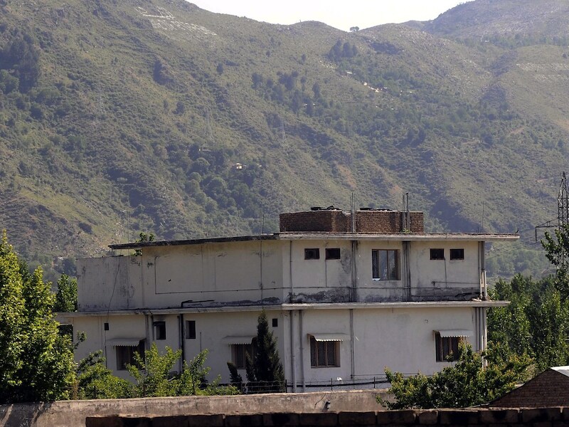 Het complex in Pakistan waar Bin Laden zich verscholen hield.