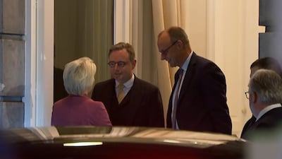 Merz en Von der Leyen momenteel in gesprek met De Wever: “De druk is groot”