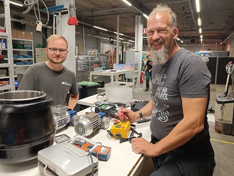 Mathias Van Eesbeek van Richtpunt campus Ninove-Zottegem en Jurgen Neckebroeck van Middenschool Aalst volgden de workshop megger: "Hier steken we heel wat van op."