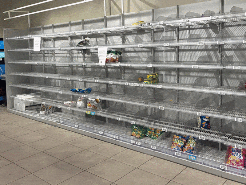 Onze reporter neemt een kijkje in de rekken van de Albert Heijn en Delhaize. Komt het goed voor het weekend?