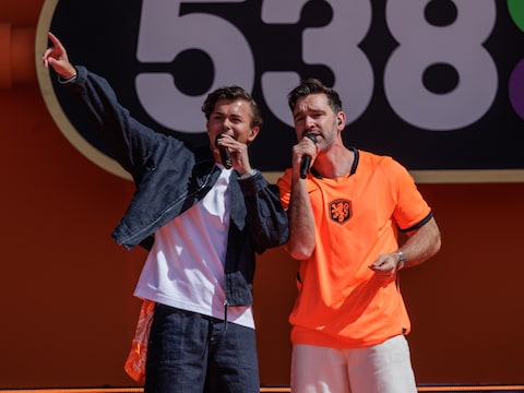 Flemming bracht de single ‘Niet nodig’ uit met Metejoor om meer fans aan te spreken in Vlaanderen.