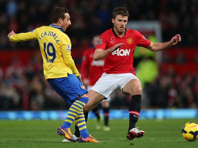 Michael Carrick vorige zondag in duel met Santi Cazorla.