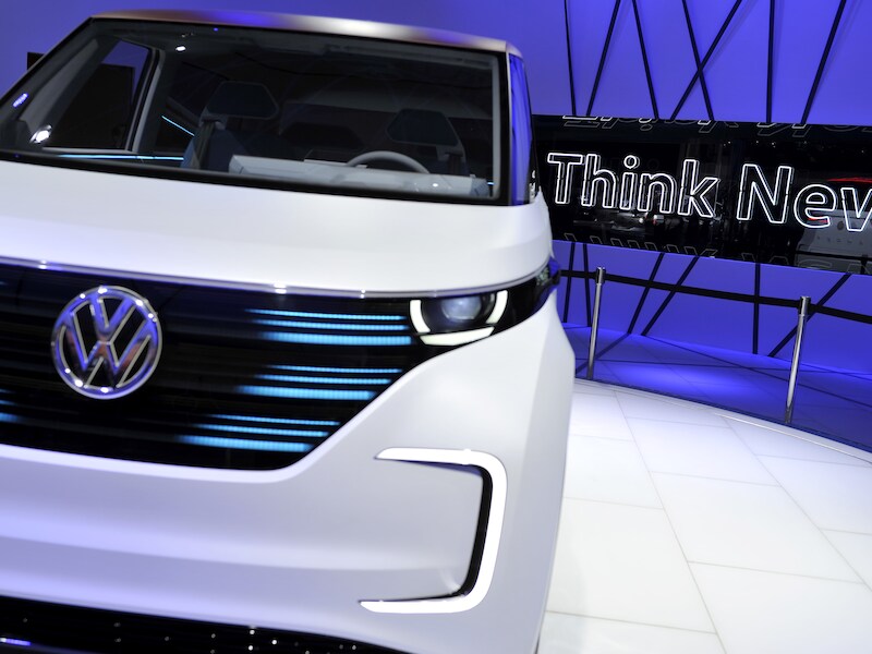 Een prototype van een Volkswagen BUDD-e op het autosalon van Genève.