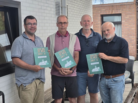 Jan Cordeels, Hugo Van den Kerchove, Renaat Jonckheere en Bart Baudewijn van het Davidsfonds maakten vorig jaar nog een boek over de straatnamen in het dorp.