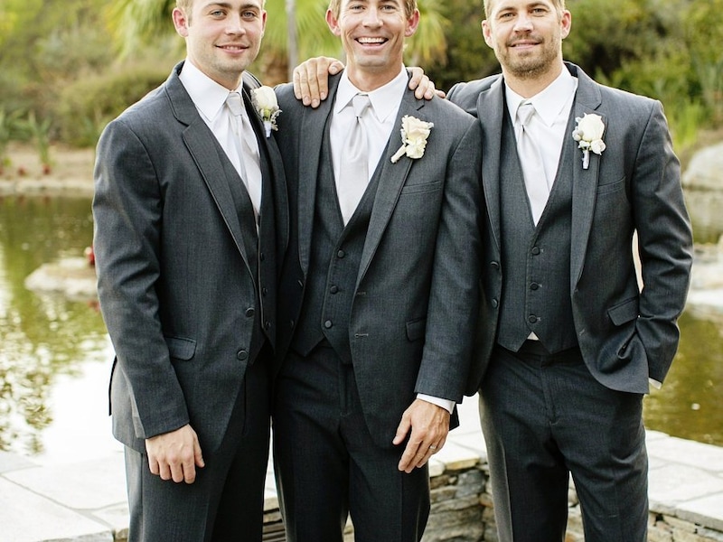 Broers Cody, Caleb en Paul Walker (van links naar rechts) op het huwelijk van Caleb midden oktober.