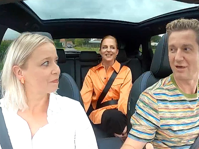 Kinga Kantorska (links) duikt ondanks een schorsing toch op in seizoen zeven van ‘Blind Gekocht’.