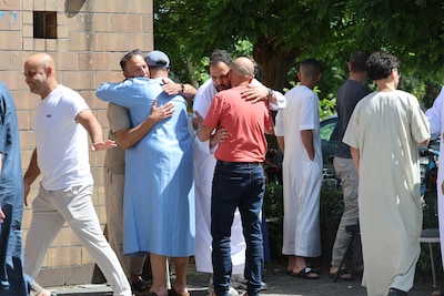 Familie en vrienden nemen in moskee van Lebbeke afscheid van chauffeur schoolbusdrama in Buggenhout