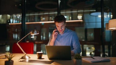 Vrijwillig overuren draaien, zoals regering aanmoedigt: wat levert het op? “Mogelijk interessanter dan flexi-job”