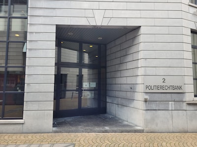 Verkeersdeskundige (75) blijkt zelf hardleerse hardrijder: “Onder enorme druk om zo snel mogelijk bij een ongeval te zijn”