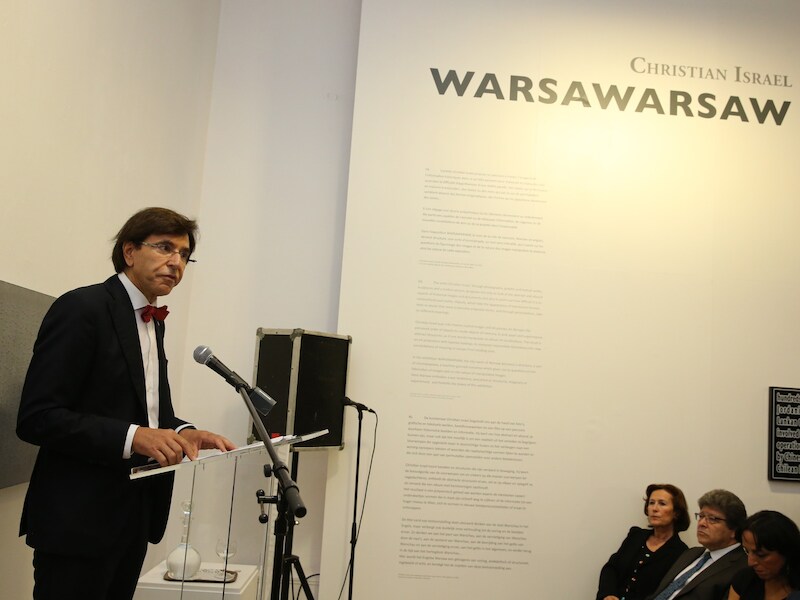 Premier Elio Di Rupo geeft een speech bij de heropening van het Joods Museum.