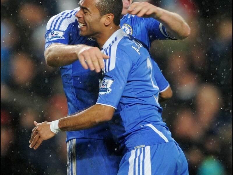 John Terry en Ashley Cole, straks onder de lakens in een rendez-vous hotel.