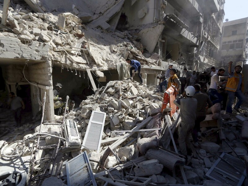 In Aleppo vallen bijna dagelijks slachtoffers door bomvaten. Eergisteren werden een school en een woning in de buurt Seif al-Dawla getroffen.