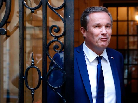 Nicolas Dupont-Aignan verlaat het FN-hoofdkwartier na een ontmoeting met de extreemrechtse Marine Le Pen.