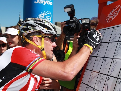 Armstrong tekende in 2011 nog het startbord van de Tour Down Under