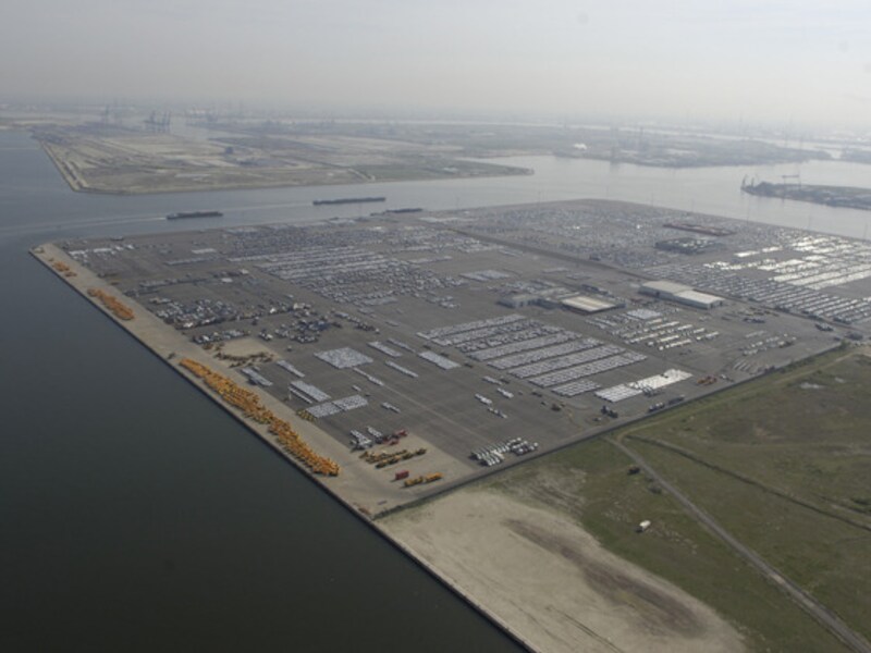 Het Waaslandkanaal vanuit de lucht.
