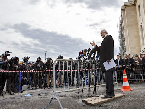 De VN-bemiddelaar Lakhdar Brahimi tijdens een persconferentie in Genève, zaterdag.