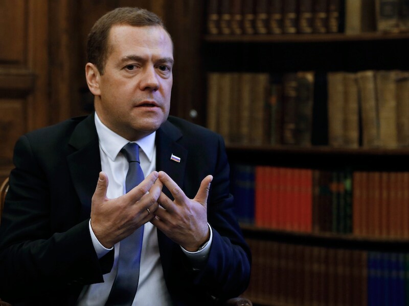 Het Europese vluchtelingenbeleid bedreigt de identiteit van Europa en speelt de rechtse partijen in de kaart, stelt de Russische premier Dmitri Medvedev.