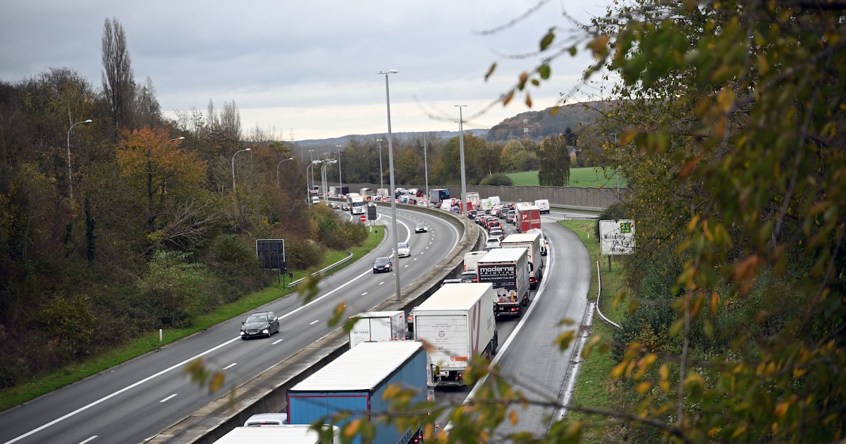 Uur file op E314 richting Hasselt na ongeval in Herent